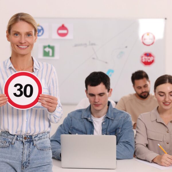 Kiedy można zawracać? Wyjaśniamy przepisy.