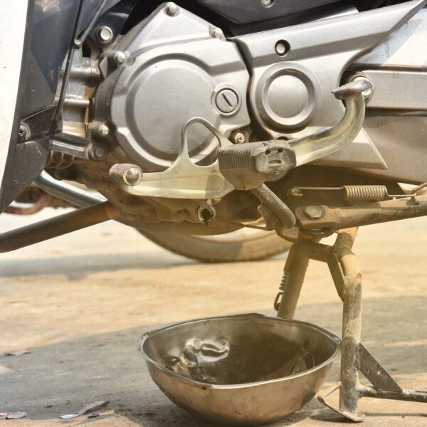 Zmiana biegów w motocyklu: technika i wskazówki.