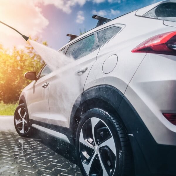 Jak dbać o lakier samochodu: poradnik dla początkujących