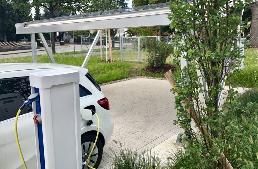 Hybrydy plug-in kontra elektryki: jaki rodzaj napędu jest bardziej przyszłościowy?