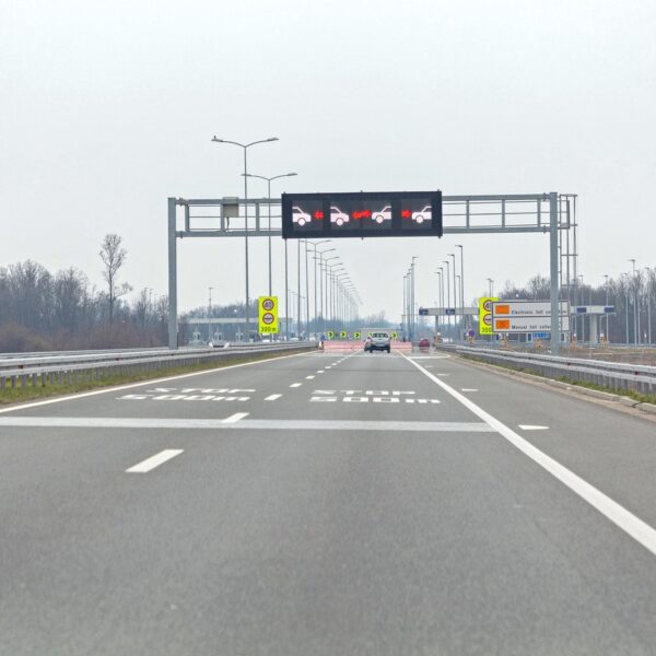 Jak działają systemy rozpoznawania znaków drogowych w nowoczesnych samochodach?