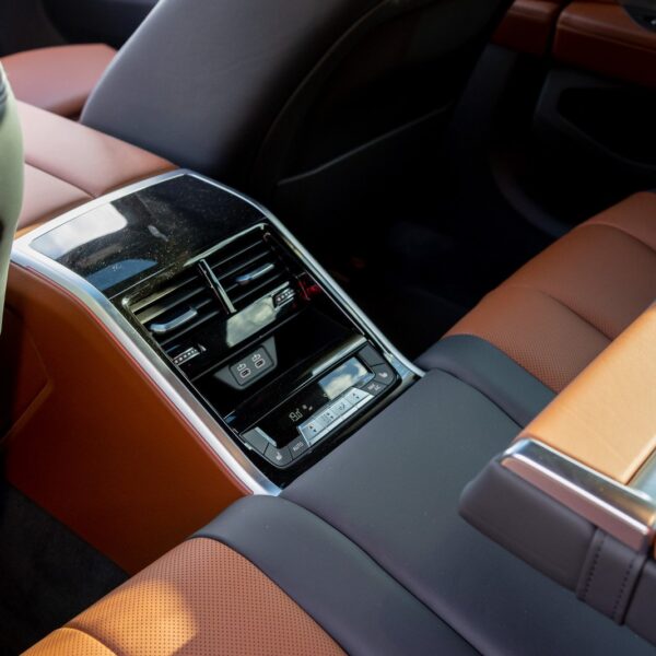 Jakie są najnowsze trendy w projektowaniu wnętrz samochodów?