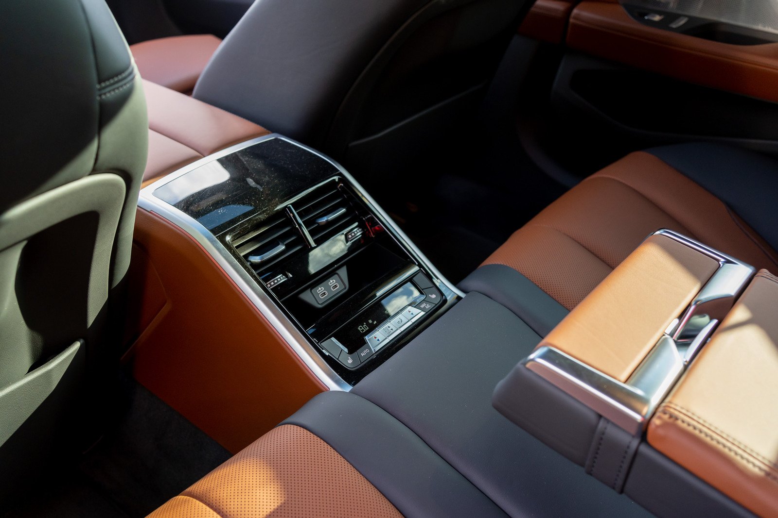 Jakie są najnowsze trendy w projektowaniu wnętrz samochodów?