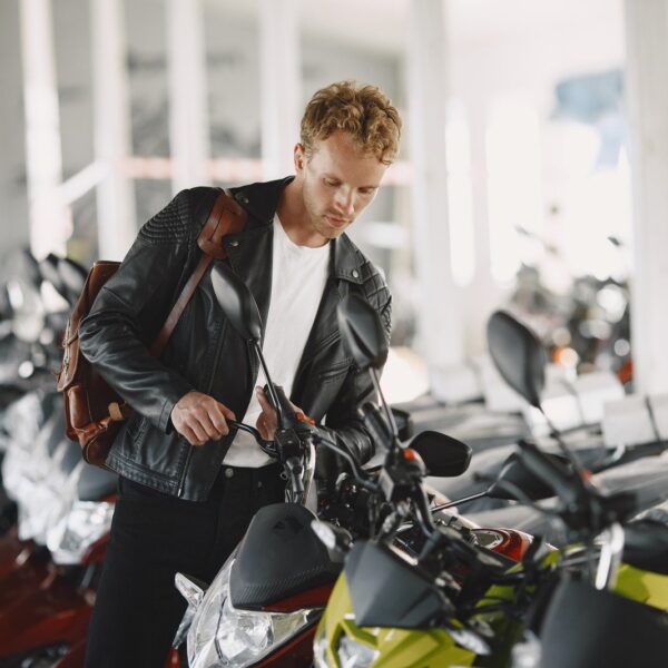 Poradnik zakupu używanego motocykla: na co zwrócić uwagę i jak uniknąć oszustw?