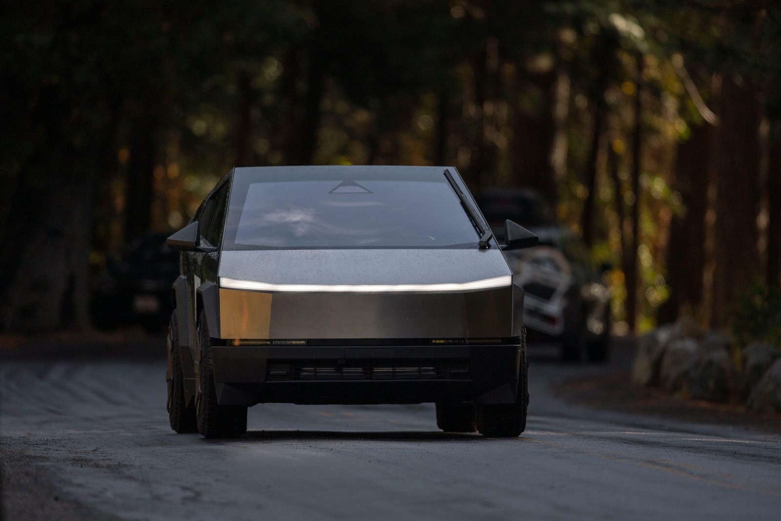 Różnice w prowadzeniu samochodu elektrycznego w porównaniu do spalinowego.