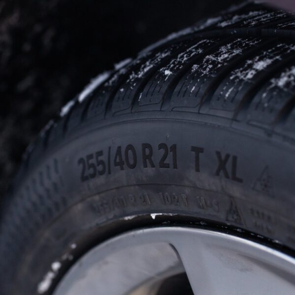 Etykiety energetyczne opon: co trzeba o nich wiedzieć przed zakupem?