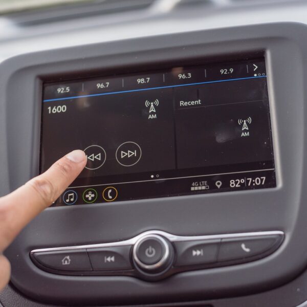 Technologia V2X: jak pojazdy komunikują się z infrastrukturą drogową?