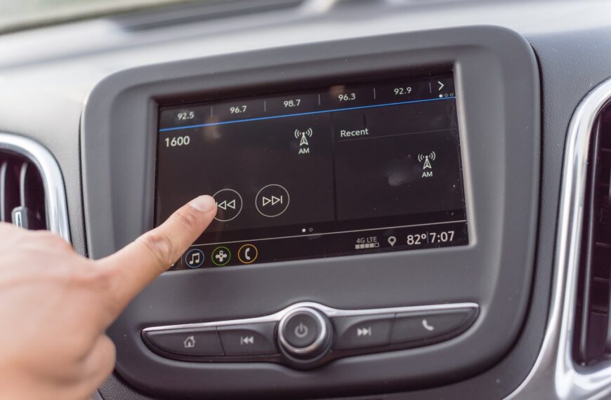 Technologia V2X: jak pojazdy komunikują się z infrastrukturą drogową?